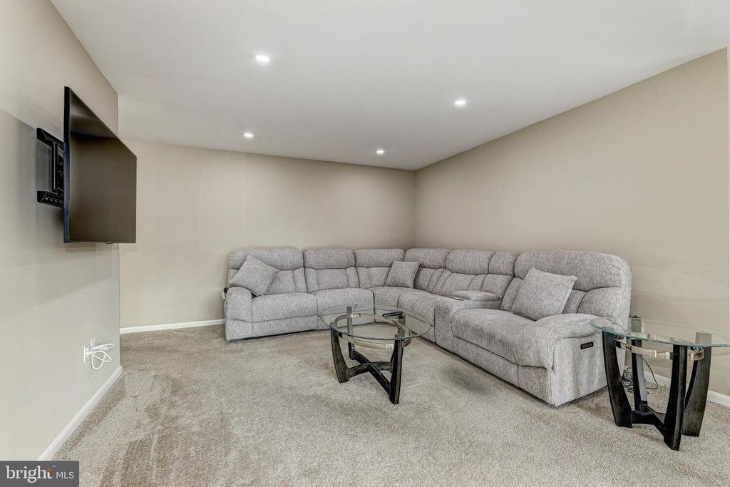 Image 9 of property listing at 7 SLADE AVE #607, Baltimore, MD 21208