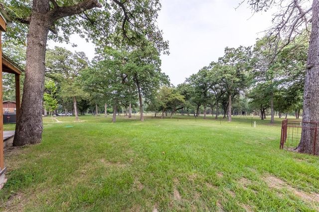 7338 FM 1624, Lexington, TX 78947