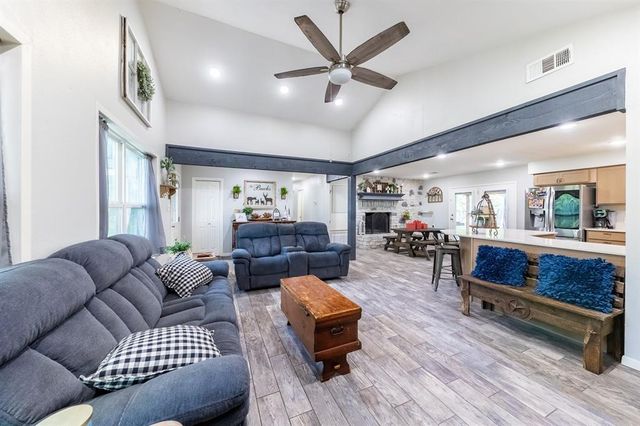7338 FM 1624, Lexington, TX 78947