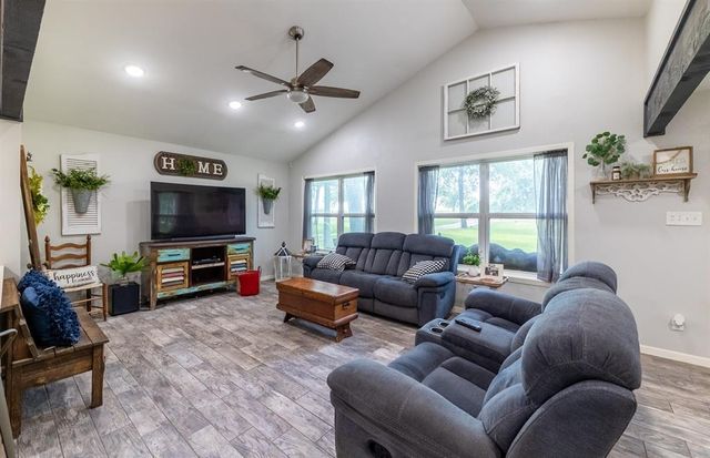 7338 FM 1624, Lexington, TX 78947