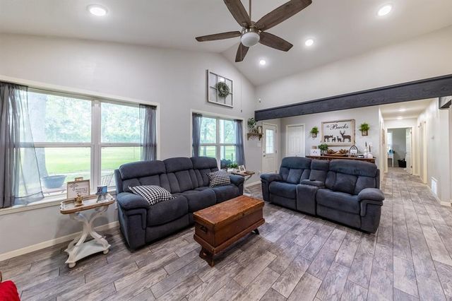 7338 FM 1624, Lexington, TX 78947