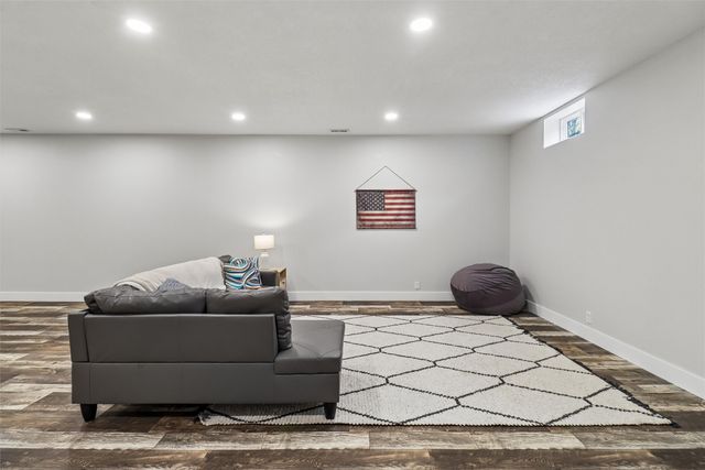 901 13th Street SE, Bondurant, IA 50035