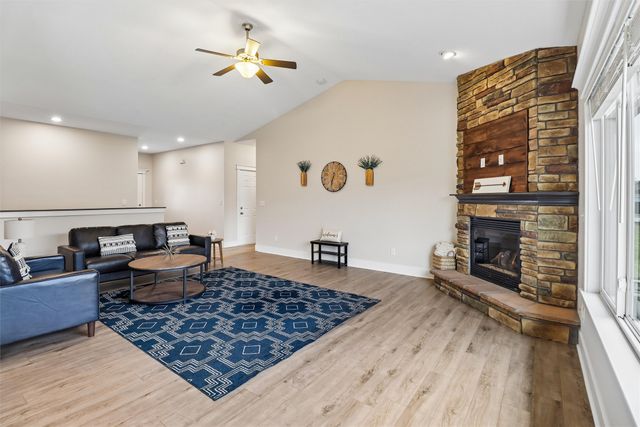 901 13th Street SE, Bondurant, IA 50035