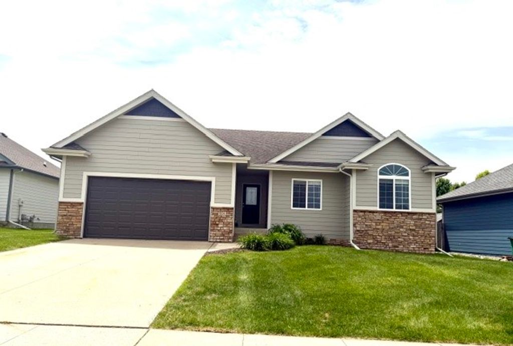 901 13th Street SE, Bondurant, IA 50035