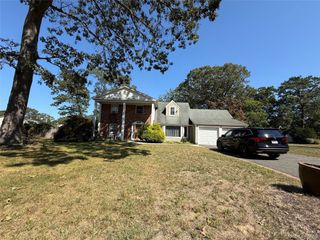 5 Hargrave Lane, Coram, NY 11727
