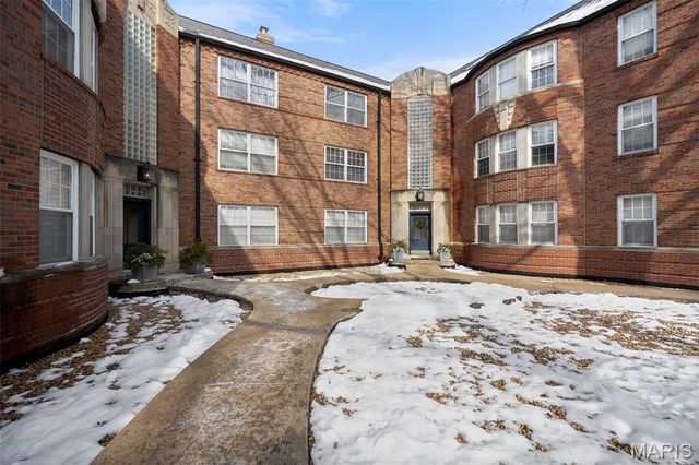 7545 Wellington Way 2B, St Louis, MO 63105