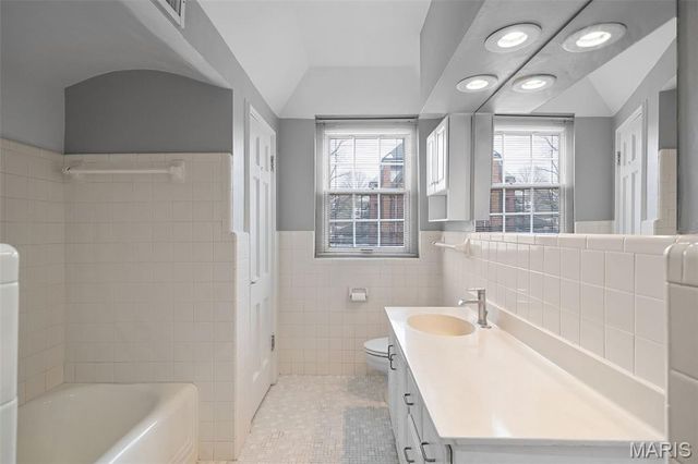 7545 Wellington Way 2B, St Louis, MO 63105