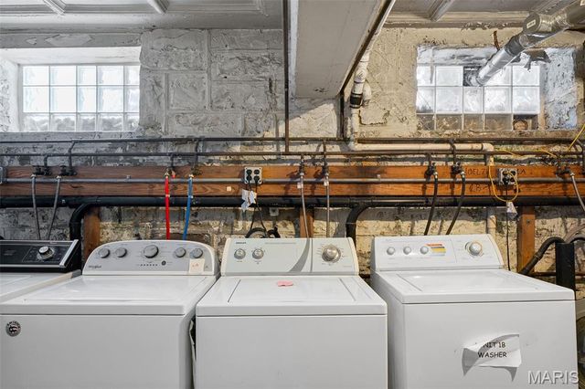 7545 Wellington Way 2B, St Louis, MO 63105