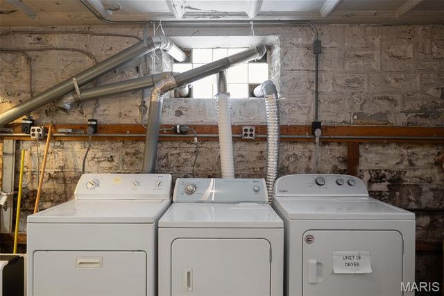 7545 Wellington Way 2B, St Louis, MO 63105