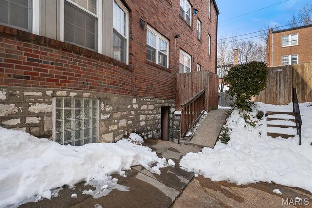 7545 Wellington Way 2B, St Louis, MO 63105