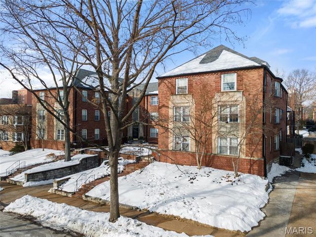 7545 Wellington Way 2B, St Louis, MO 63105