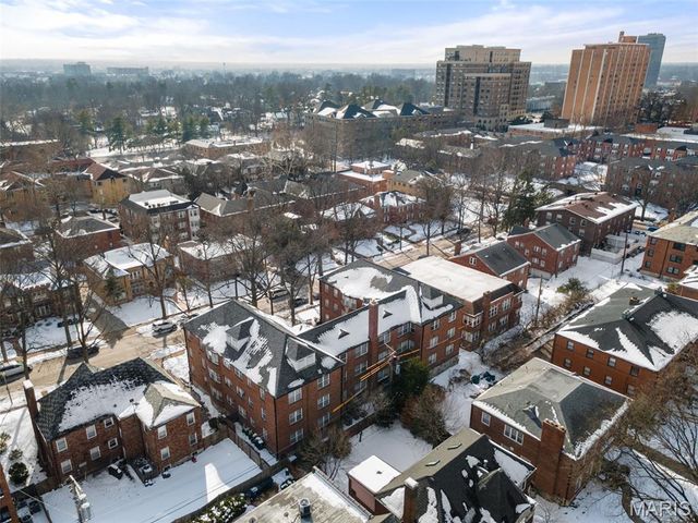 7545 Wellington Way 2B, St Louis, MO 63105