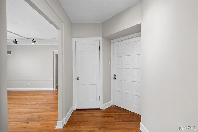 7545 Wellington Way 2B, St Louis, MO 63105