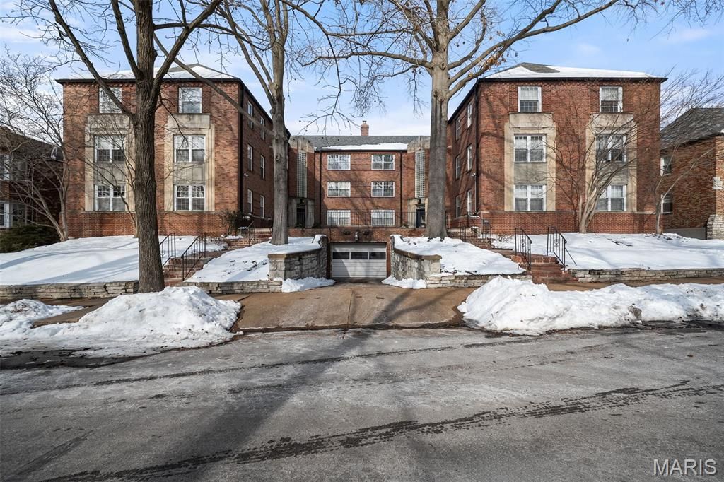 7545 Wellington Way 2B, St Louis, MO 63105