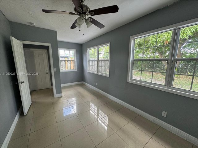 8521 NW 25th Ct, Sunrise, FL 33322