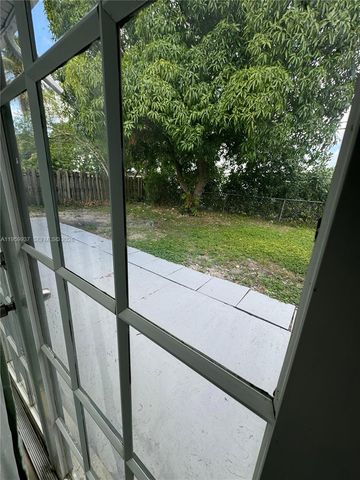 8521 NW 25th Ct, Sunrise, FL 33322