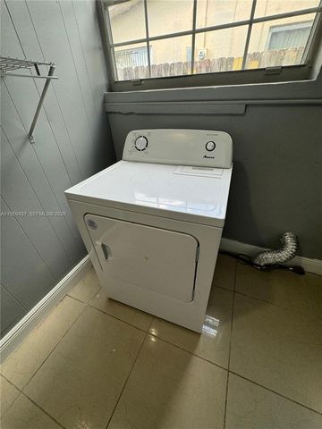 8521 NW 25th Ct, Sunrise, FL 33322