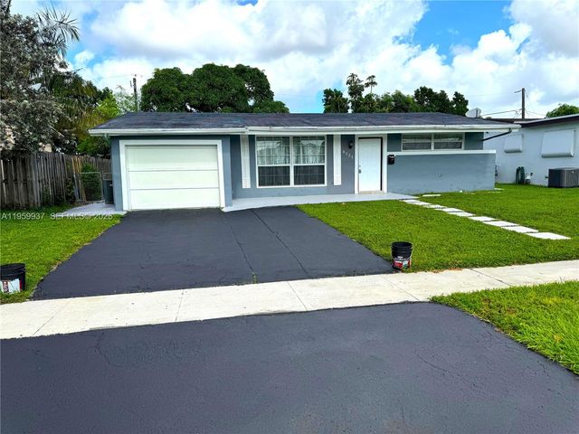 8521 NW 25th Ct, Sunrise, FL 33322