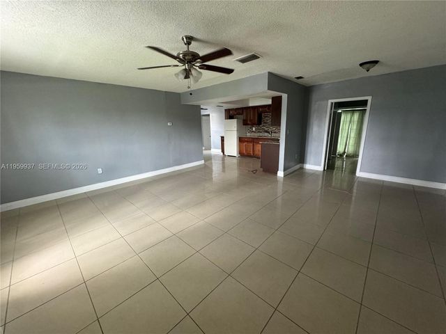 8521 NW 25th Ct, Sunrise, FL 33322