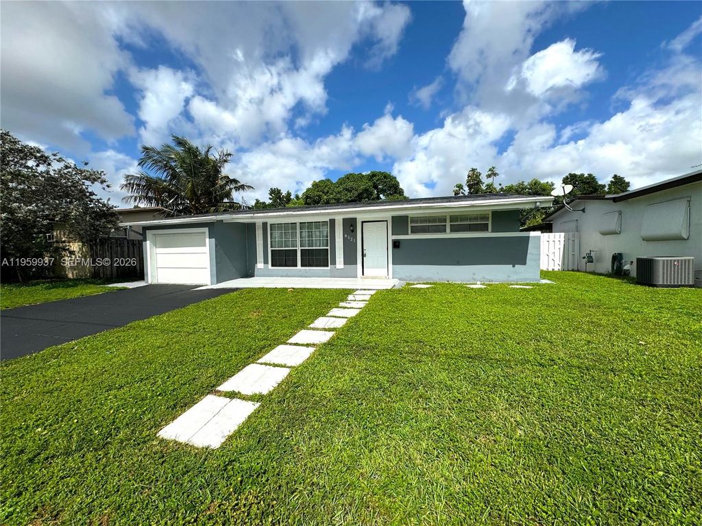 8521 NW 25th Ct, Sunrise, FL 33322