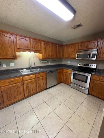 5108 Rocky Point Drive, Southaven, MS 38672
