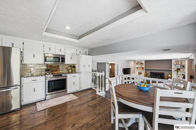 409 S 215Th Street, Elkhorn, NE 68022