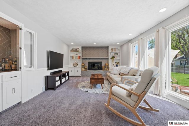 409 S 215Th Street, Elkhorn, NE 68022