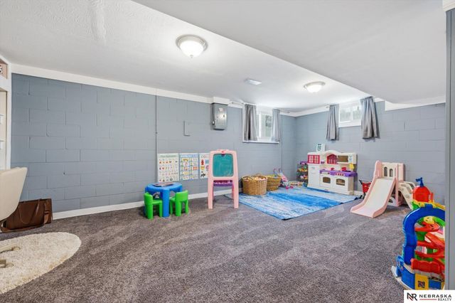 409 S 215Th Street, Elkhorn, NE 68022