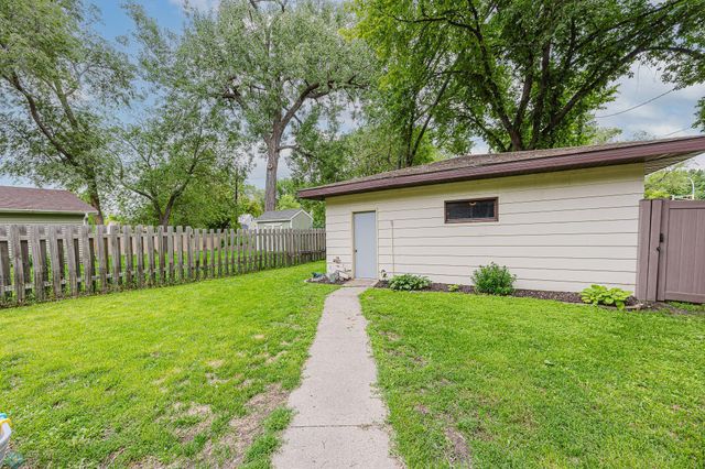 1630 12 Avenue S, Fargo, ND 58103