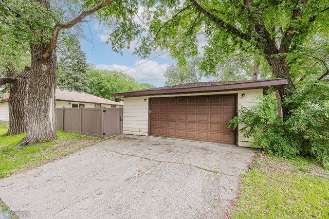 1630 12 Avenue S, Fargo, ND 58103