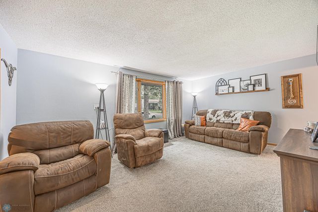 1630 12 Avenue S, Fargo, ND 58103