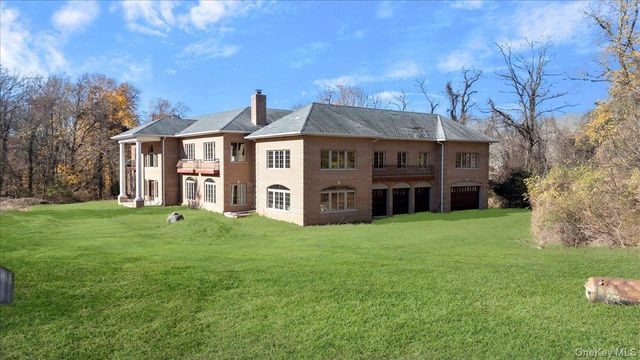 1 Penny Pond Court, Old Brookville, NY 11548