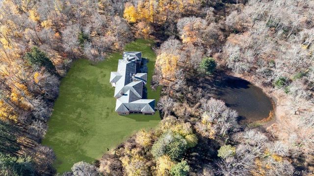 1 Penny Pond Court, Old Brookville, NY 11548