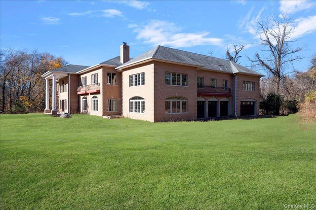 1 Penny Pond Court, Old Brookville, NY 11548