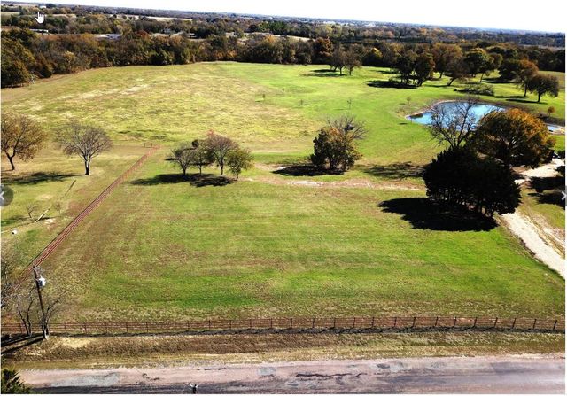 2000 N Lincoln Park Road, Van Alstyne, TX 75495
