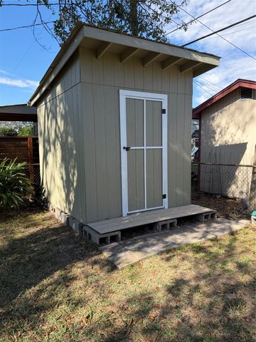 1206 Stonecrest Drive, Houston, TX 77018