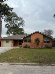 1206 Stonecrest Drive, Houston, TX 77018
