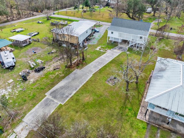206 Leger St, Montegut, LA 70377