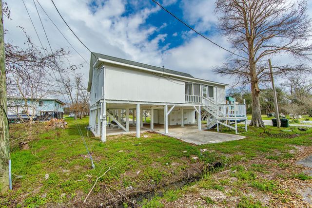 206 Leger St, Montegut, LA 70377