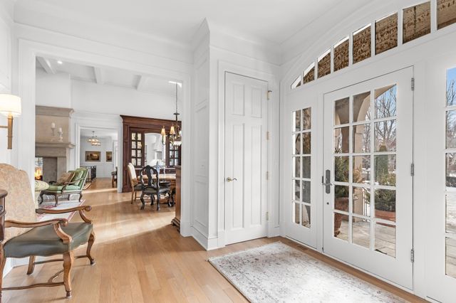 325 Highcroft Lane, Wayzata, MN 55391