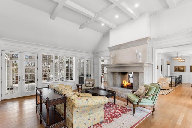 325 Highcroft Lane, Wayzata, MN 55391