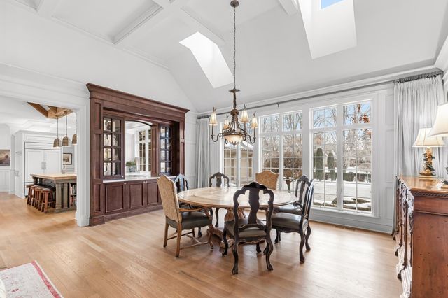 325 Highcroft Lane, Wayzata, MN 55391