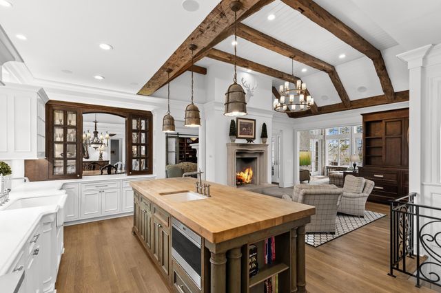 325 Highcroft Lane, Wayzata, MN 55391