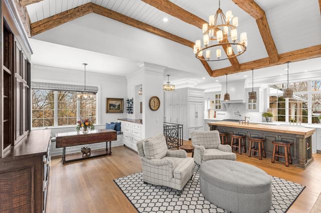 325 Highcroft Lane, Wayzata, MN 55391