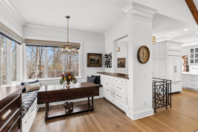 325 Highcroft Lane, Wayzata, MN 55391