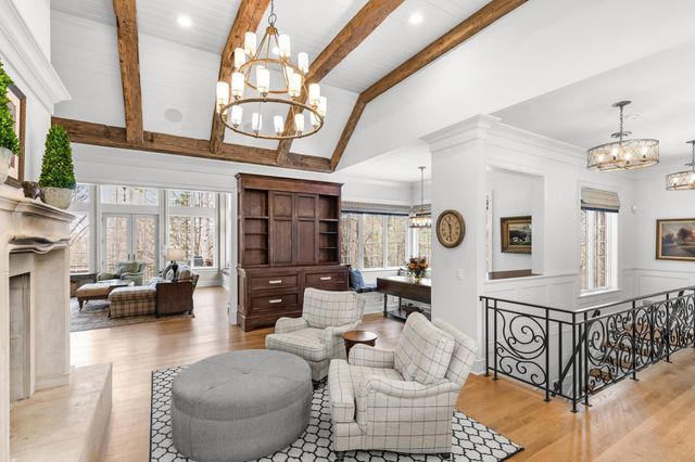 325 Highcroft Lane, Wayzata, MN 55391