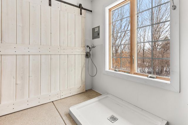 325 Highcroft Lane, Wayzata, MN 55391