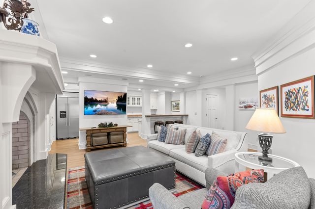 325 Highcroft Lane, Wayzata, MN 55391