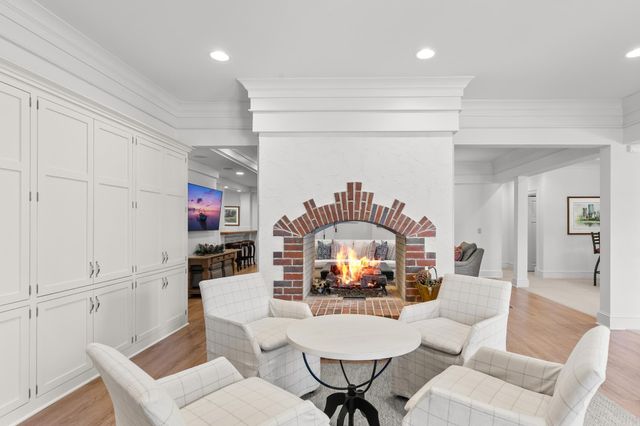 325 Highcroft Lane, Wayzata, MN 55391