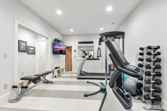 325 Highcroft Lane, Wayzata, MN 55391